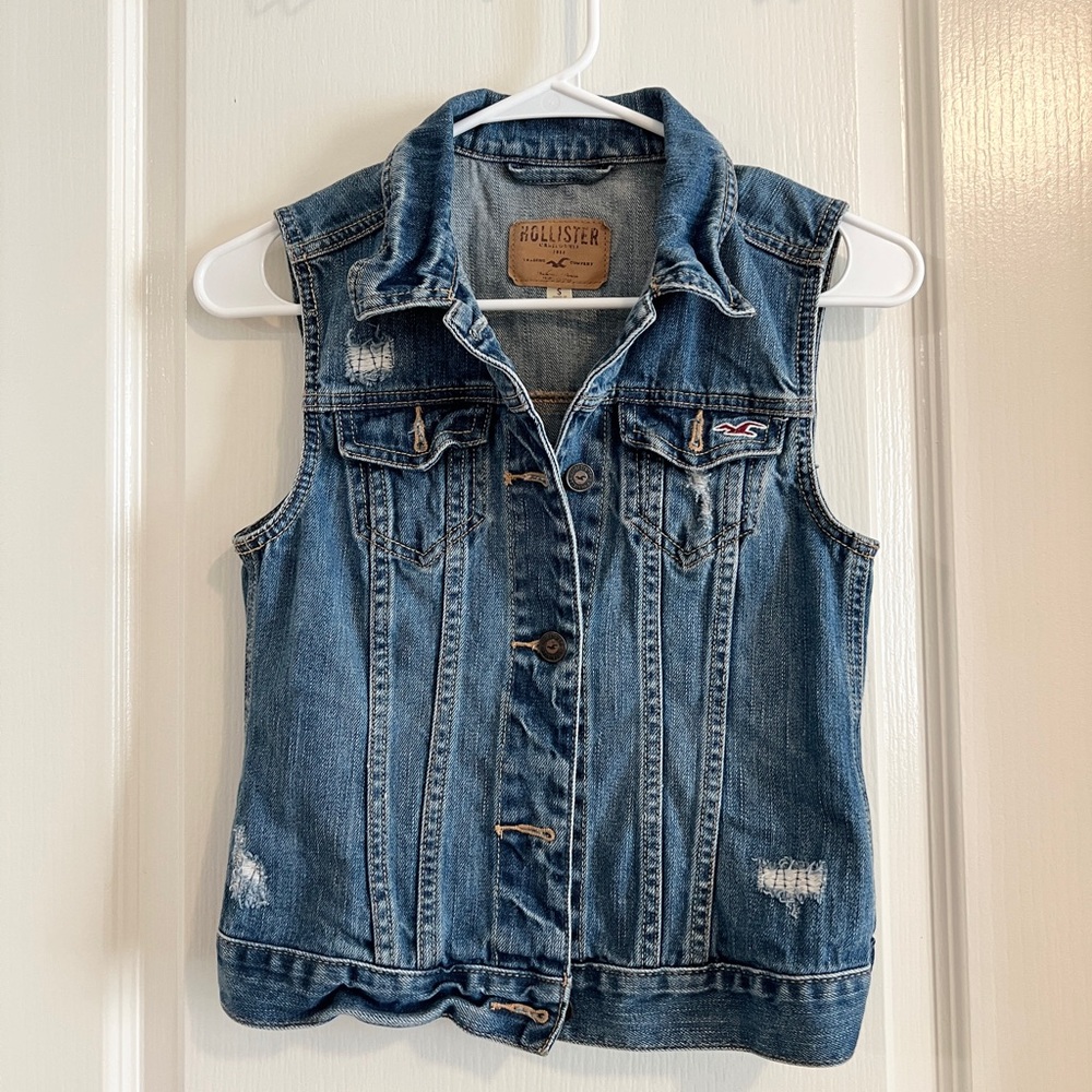 Hollister denim vest - like new!